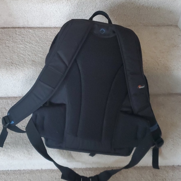 Lowepro camera backpack - Picture 4 of 10